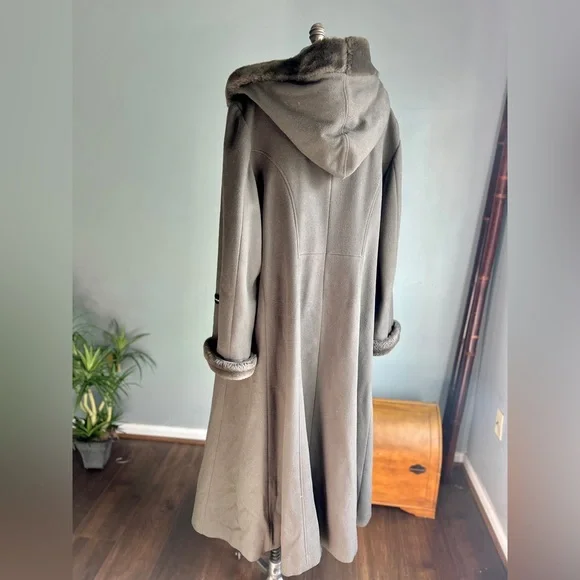 Charles Klein 100% Wool and Faux Fur Hooded Full Length Coat Women’s Size 16 - Picture 9 of 9
